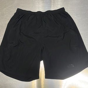 Black North Face men’s shorts sz medium